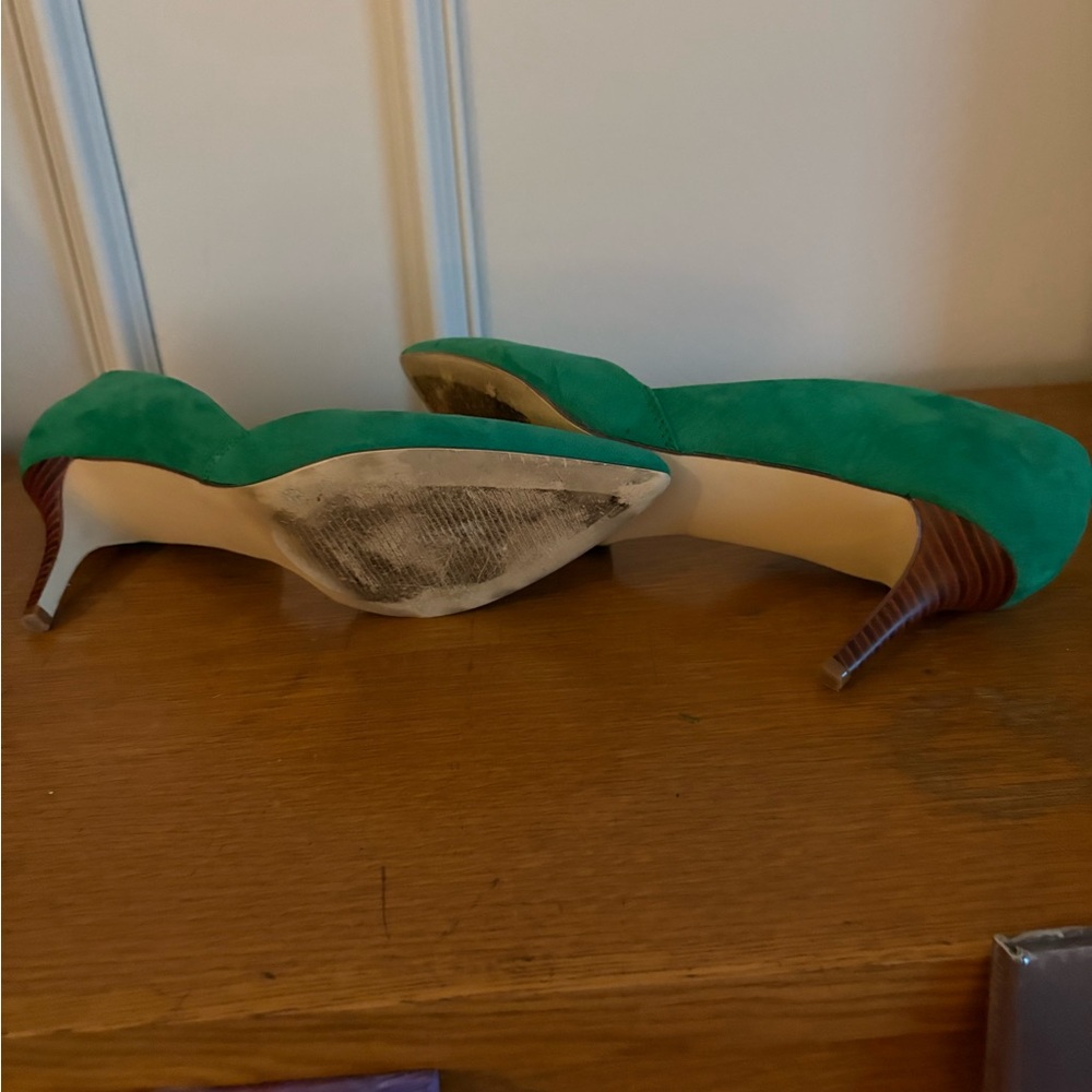 JustFab Green Heels Elegant Suede Pumps - Picture 4 of 4